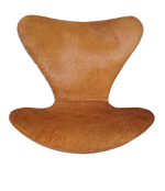 ギャラリービューアに画像を読み込みます。 Hairon Leather covers for Arne Jacobsen's 3107/3207 chairs - Deszine Talks