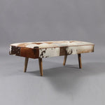ギャラリービューアに画像を読み込みます。 Bench in cowhide leather with wooden legs - Deszine Talks