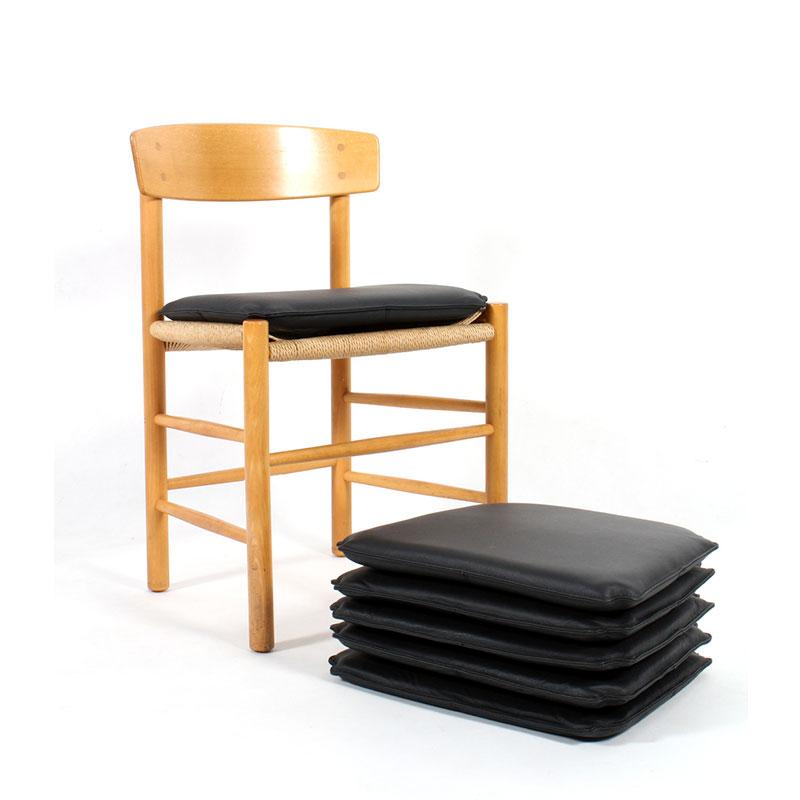 Cushion set for 'Folkestolen', Børge Mogensen model J39. (6) - Deszine Talks