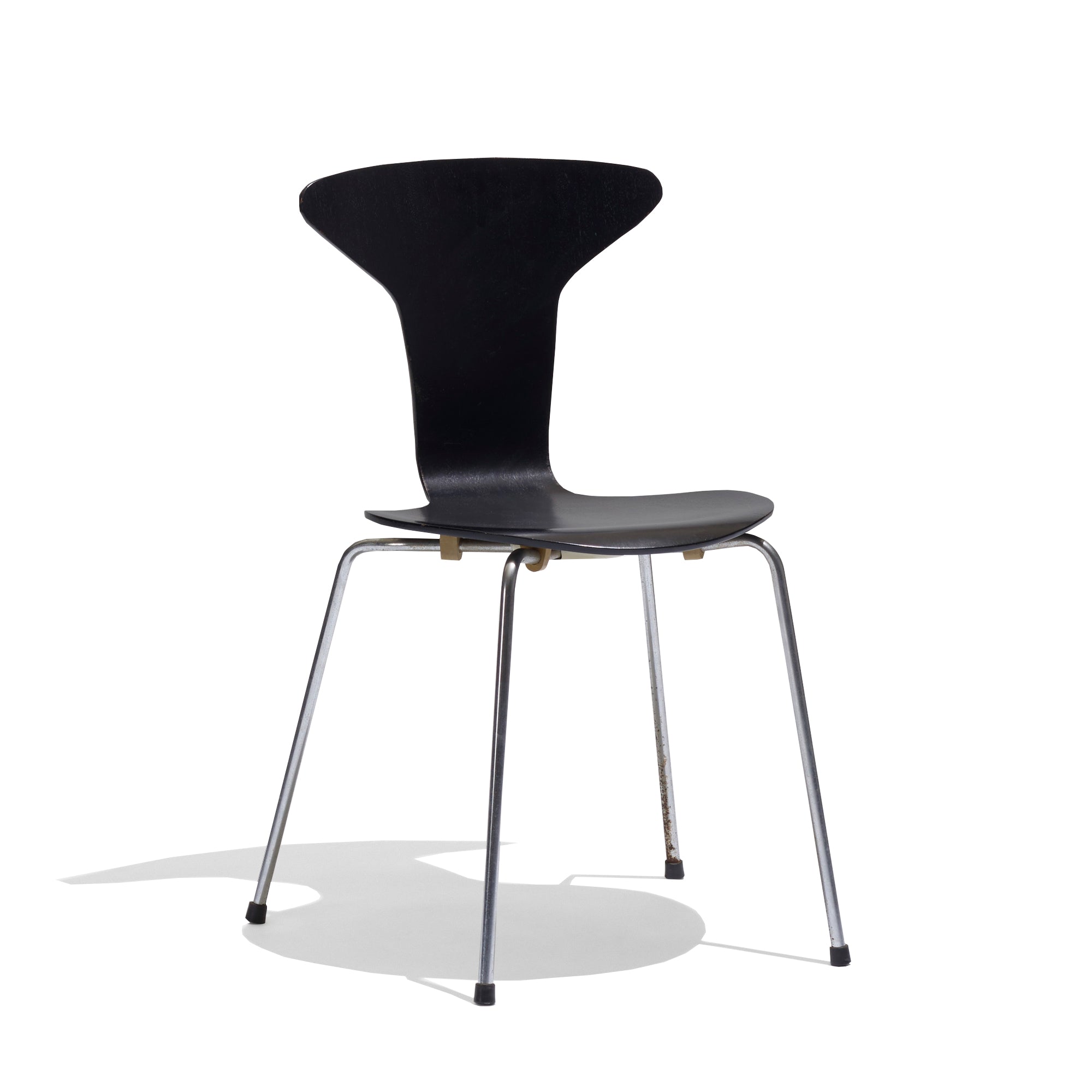Leather covers for Arne Jacobsen's 3105 mosquito chairs 1955 (6) - Deszine Talks