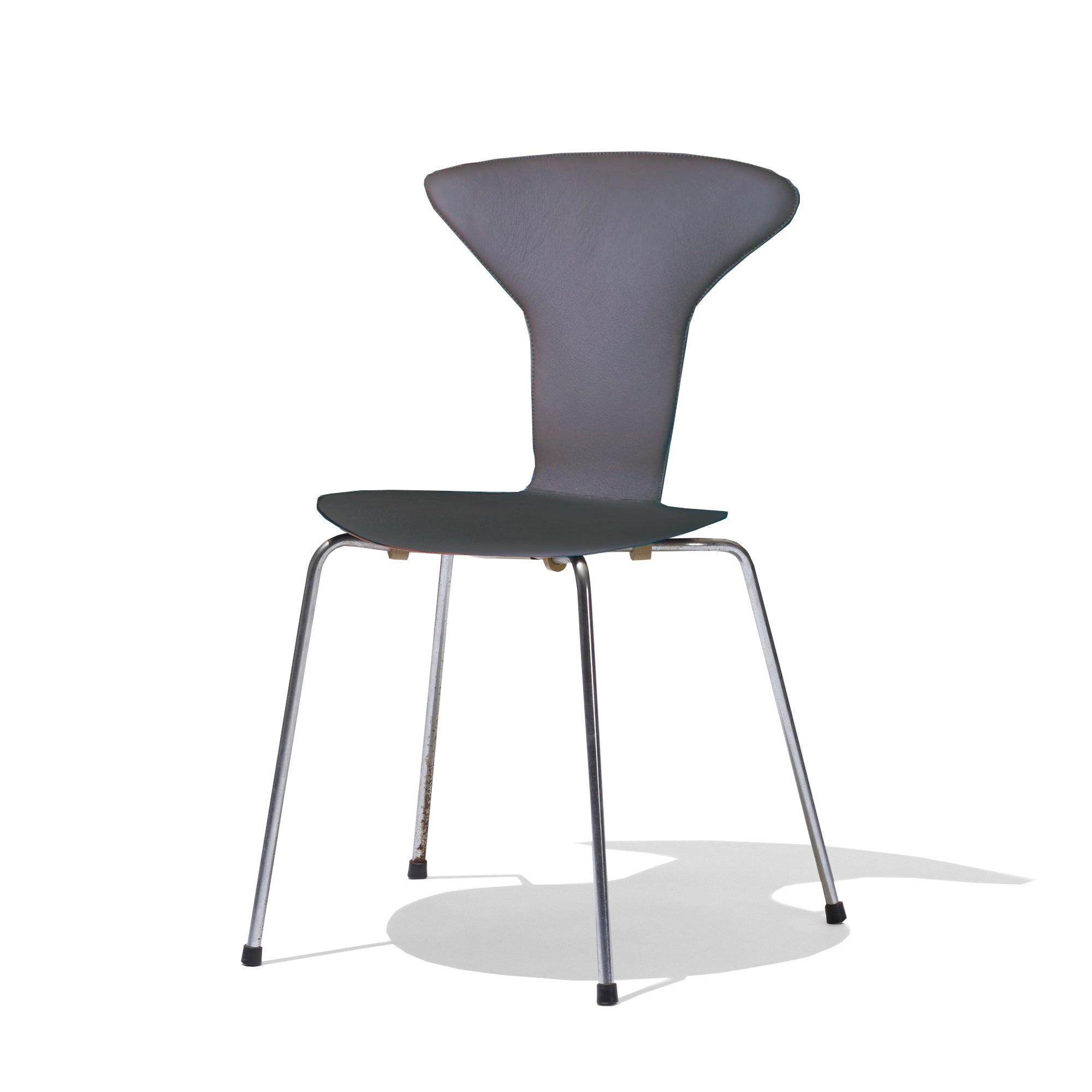 Leather covers for Arne Jacobsen's 3105 mosquito chairs 1955 (6) - Deszine Talks